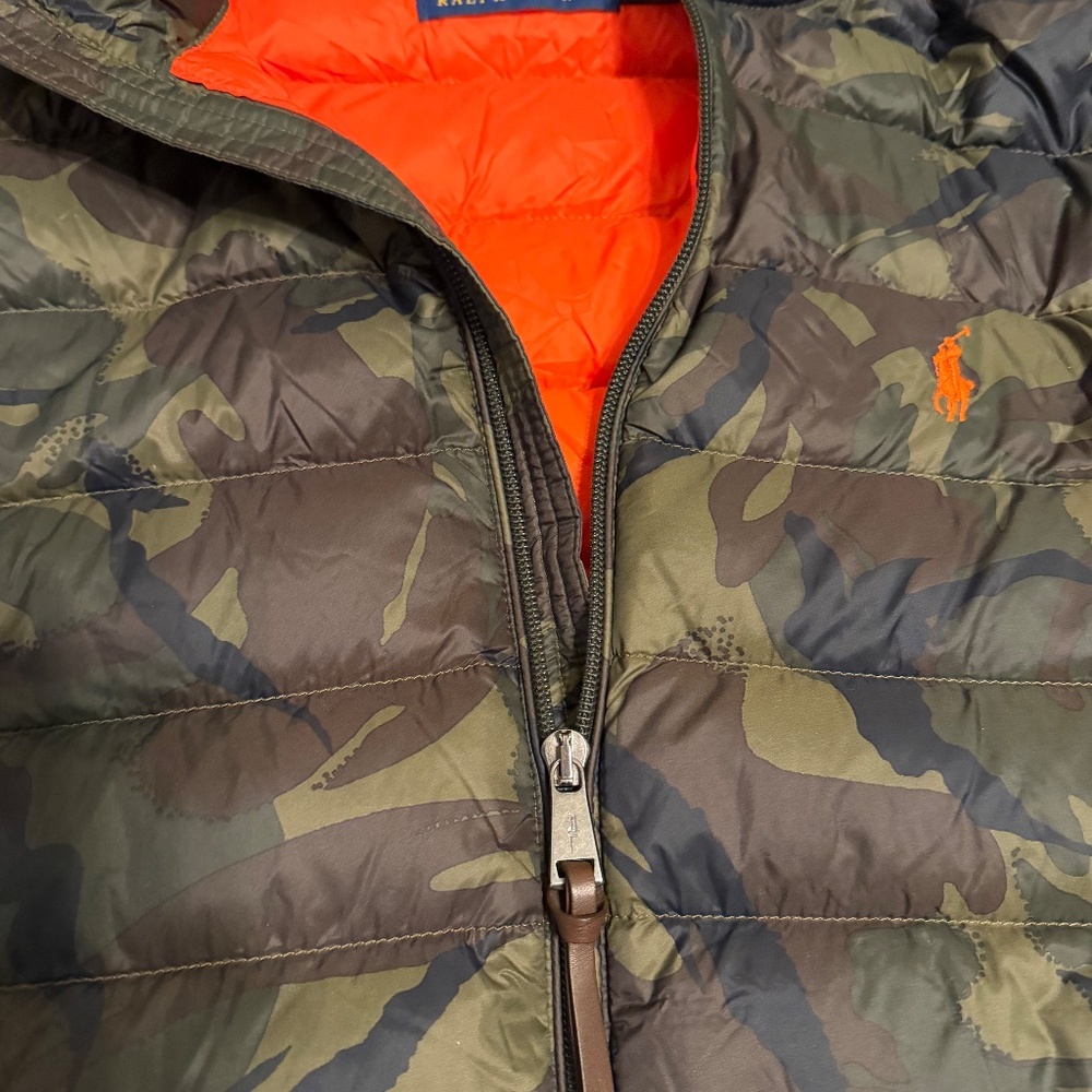 The Polo Ralph Lauren Camo/Orange Puffer Vest is a stylish and practical outerw - Picture 5 of 10
